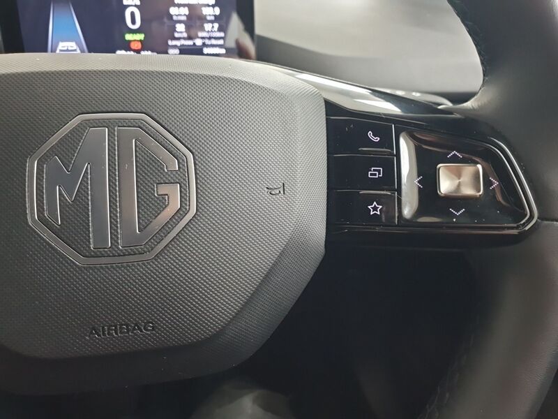 More views of MG MG4