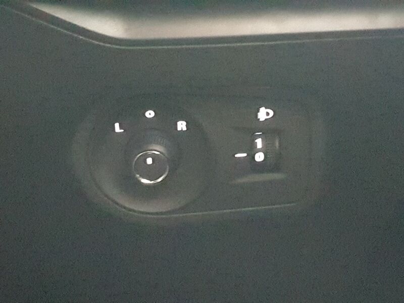 More views of MG MG4