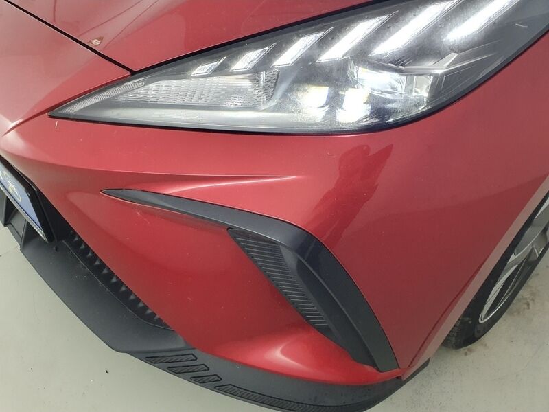 More views of MG MG4