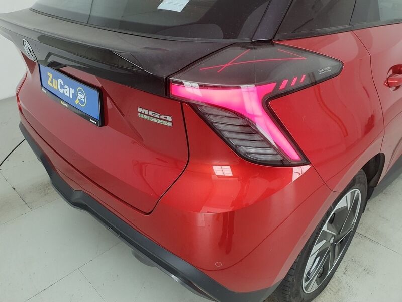 More views of MG MG4