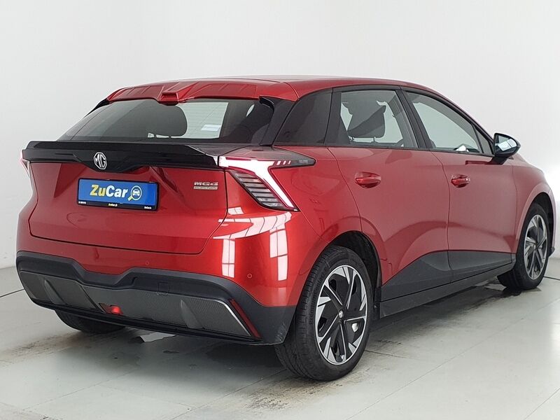 More views of MG MG4