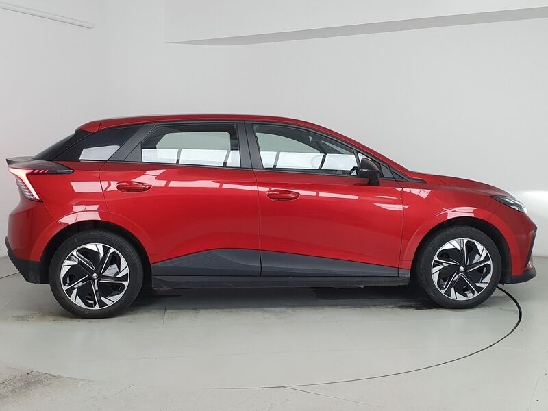 More views of MG MG4