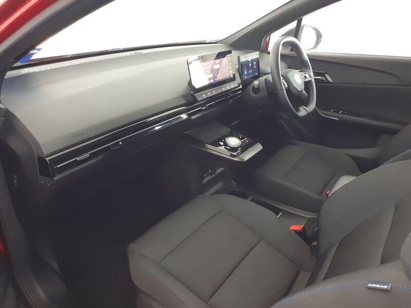 More views of MG MG4