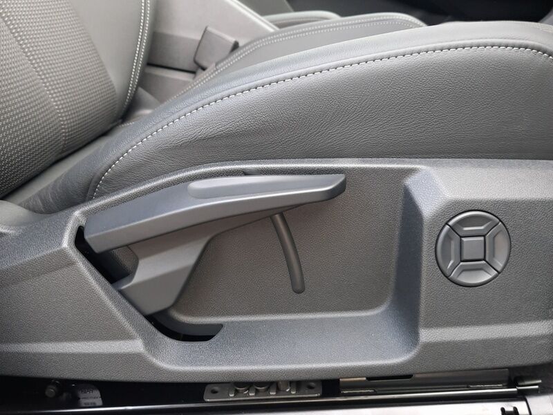 More views of Audi Q4 e-tron