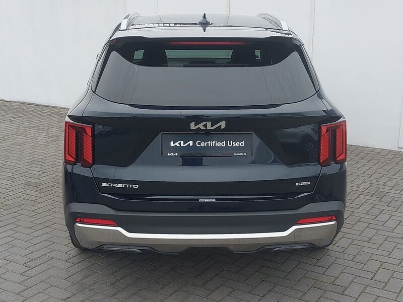 More views of Kia Sorento