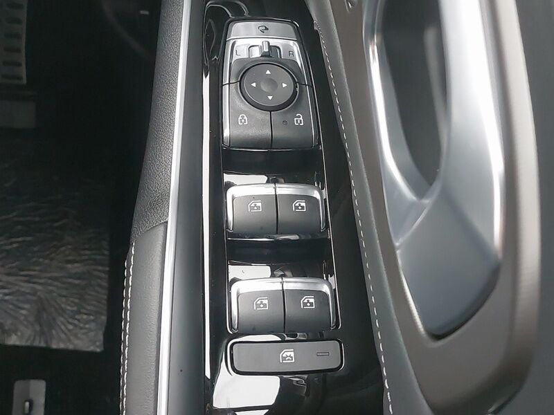 More views of Kia Sorento