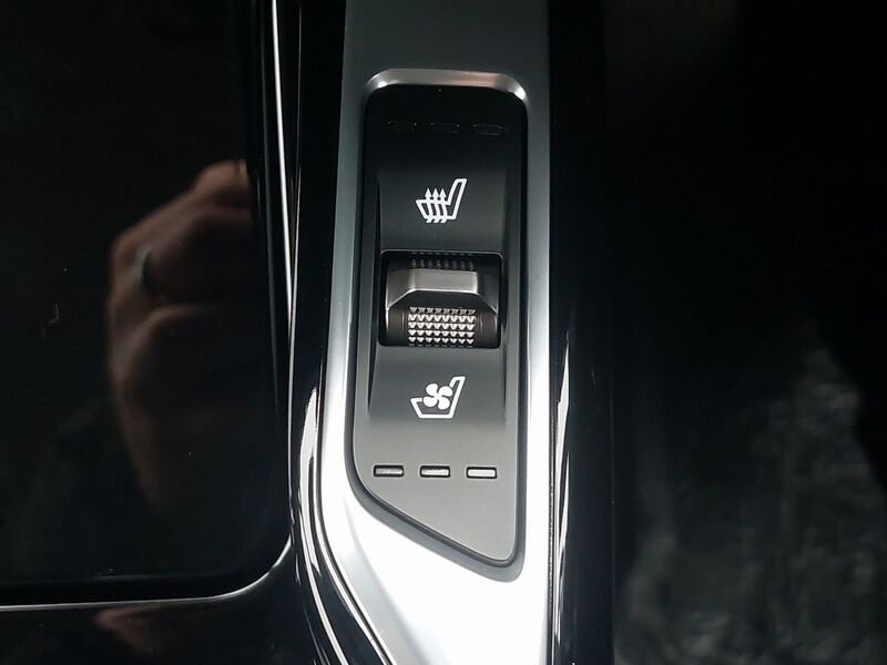 More views of Kia Sorento