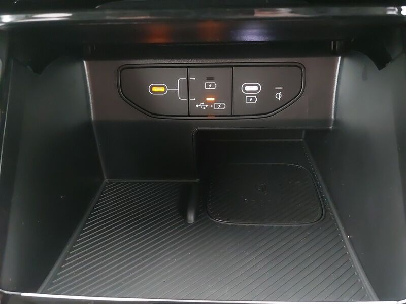 More views of Kia Sorento