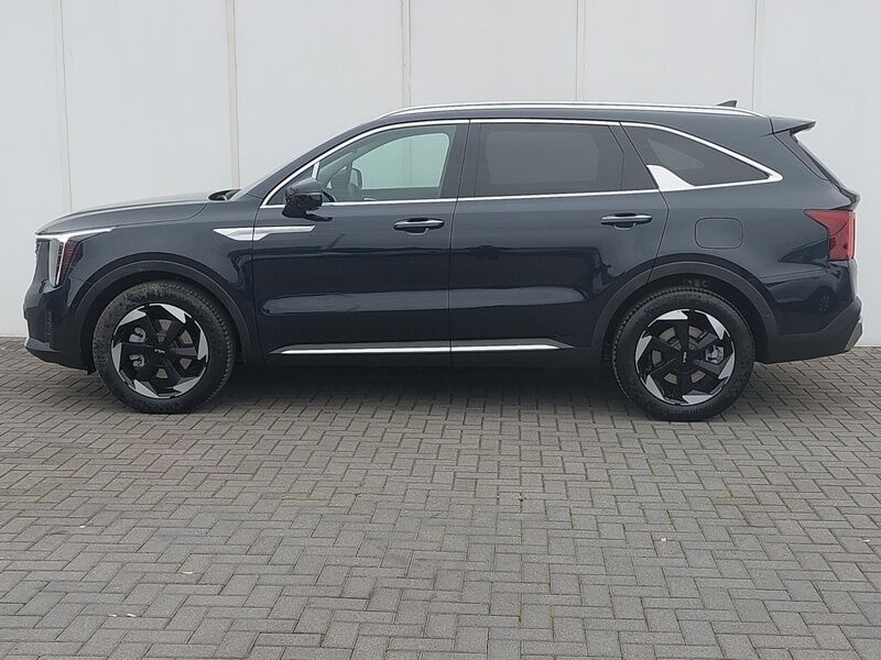 More views of Kia Sorento