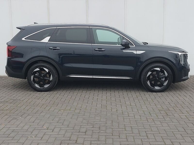 More views of Kia Sorento