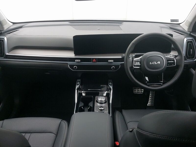 More views of Kia Sorento