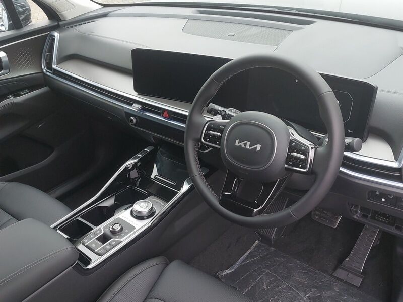 More views of Kia Sorento