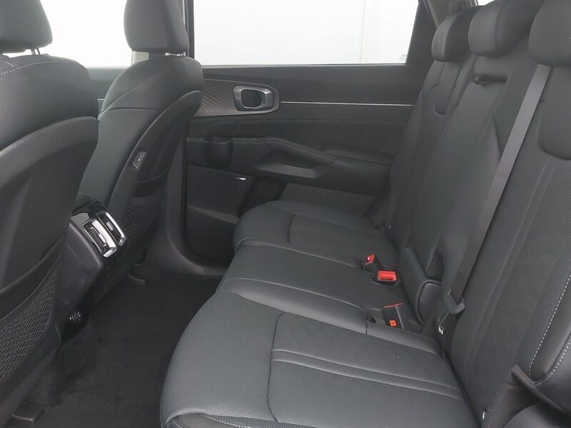 More views of Kia Sorento