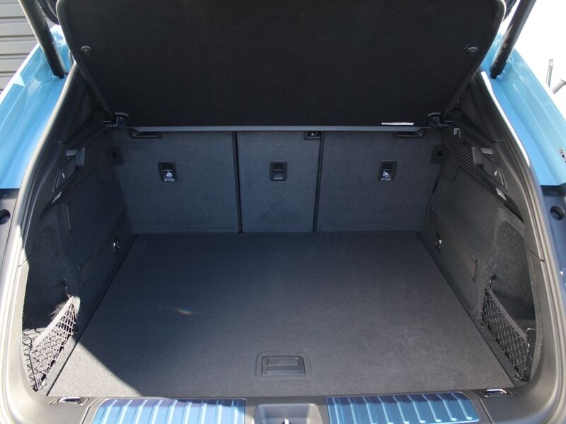 More views of Porsche Macan