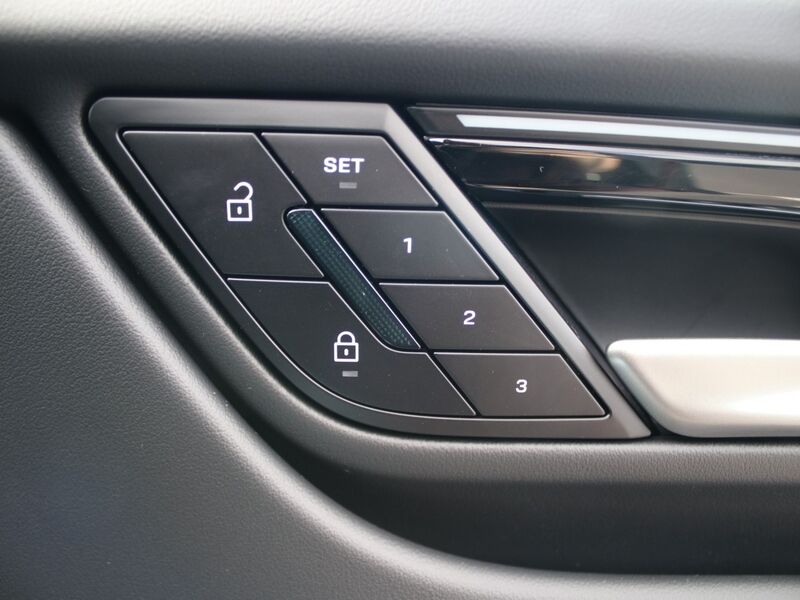 More views of Porsche Macan