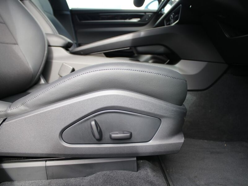 More views of Porsche Macan