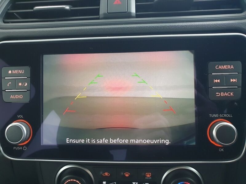 More views of Nissan Leaf