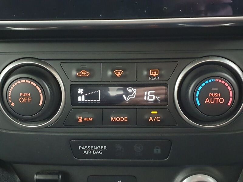 More views of Nissan Leaf