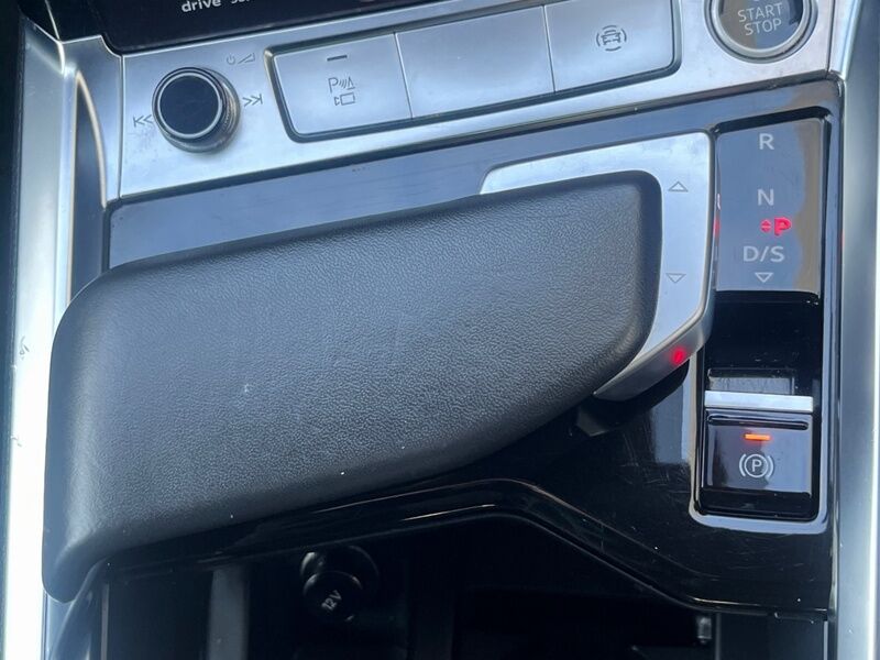 More views of Audi e-tron