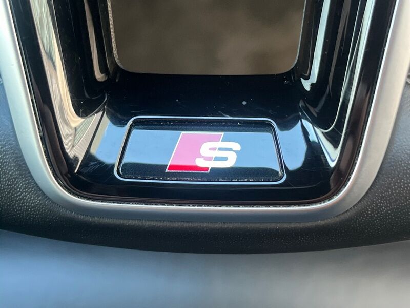 More views of Audi e-tron