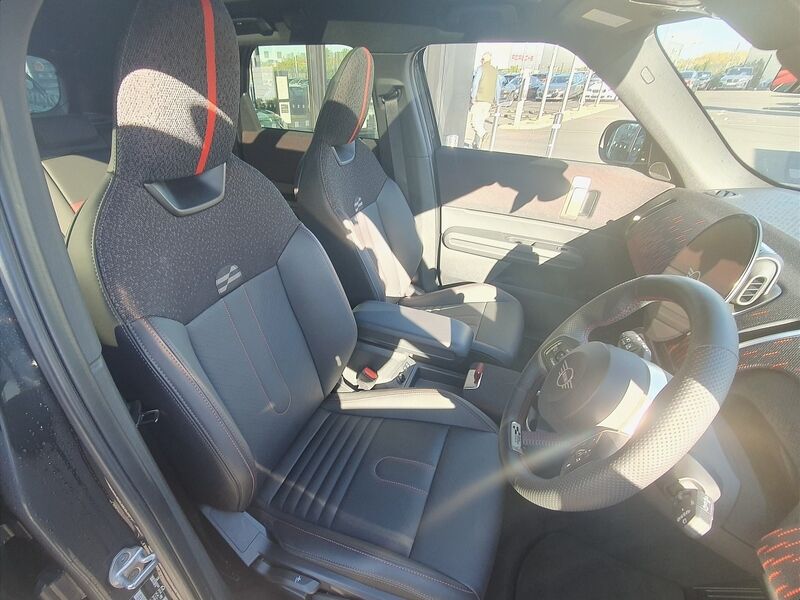 More views of Mini Countryman