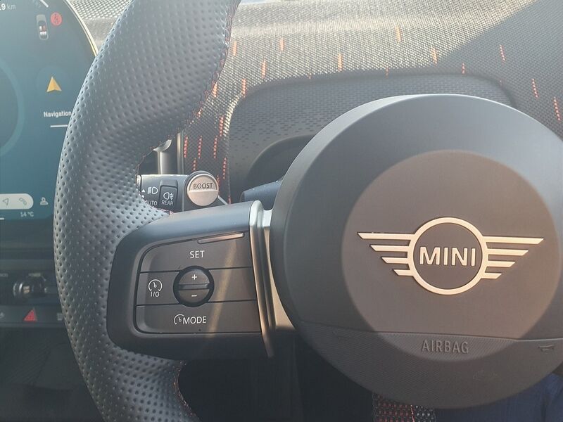 More views of Mini Countryman