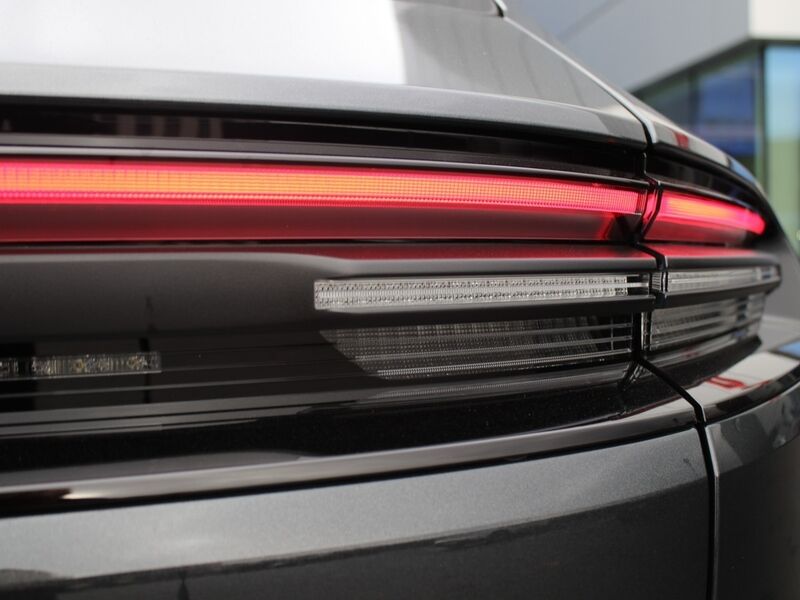 More views of Porsche Macan