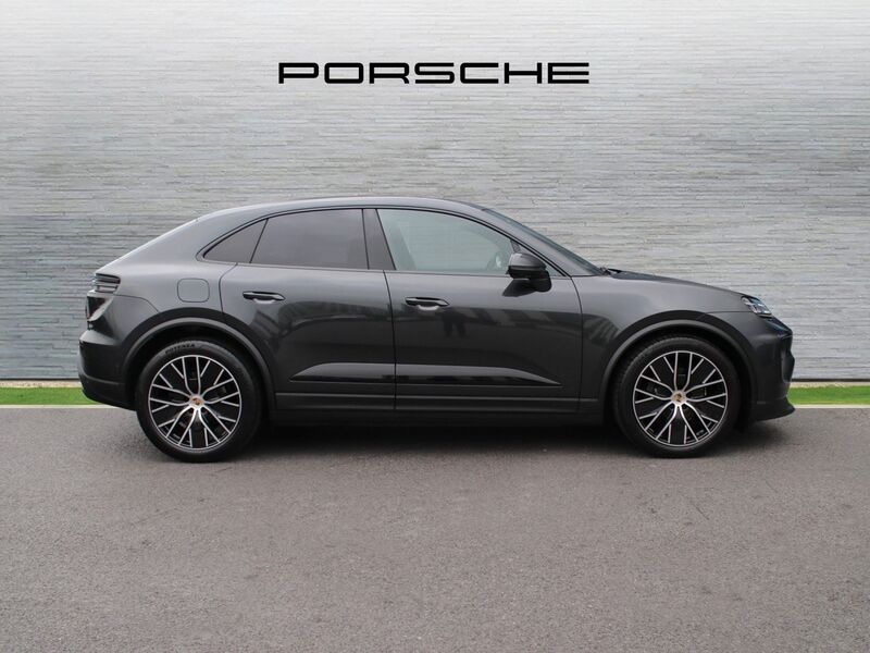 More views of Porsche Macan
