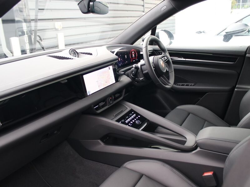 More views of Porsche Macan