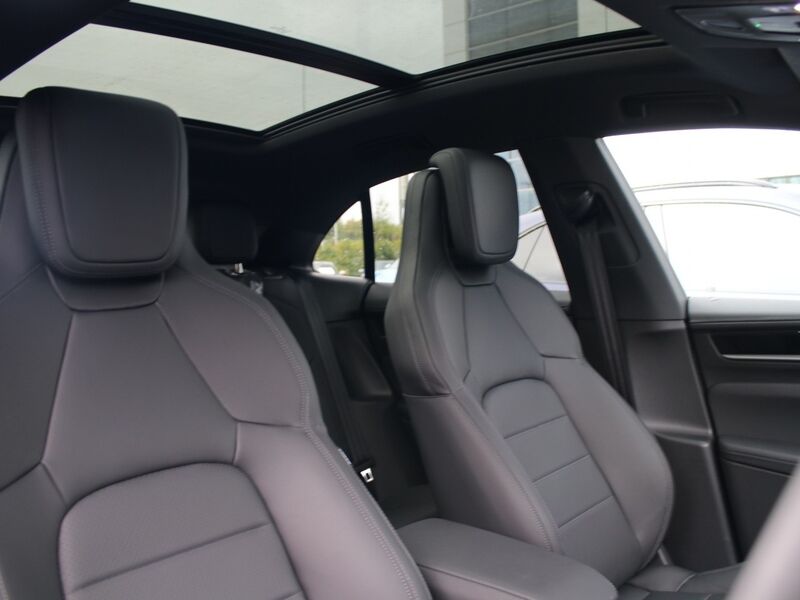 More views of Porsche Macan