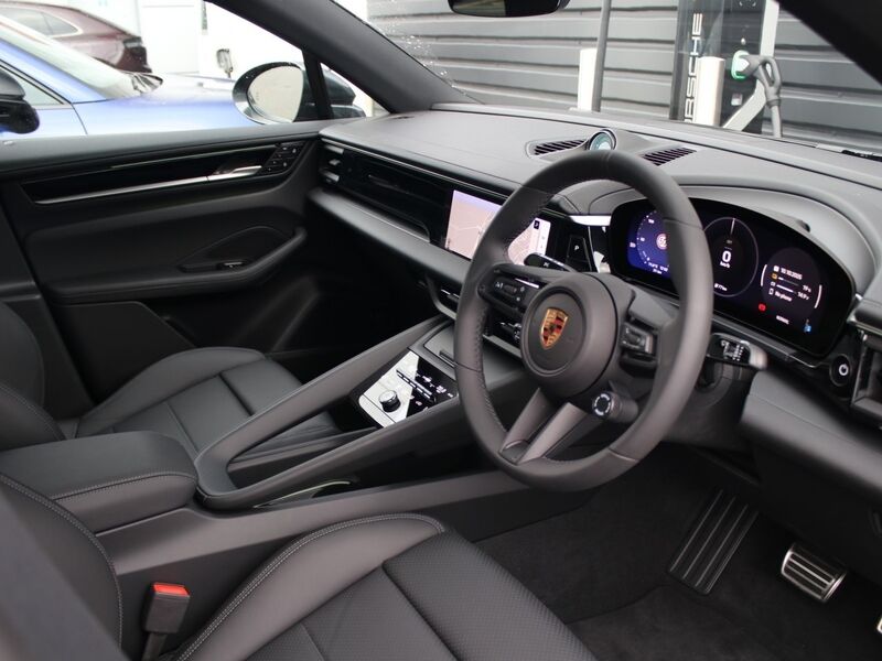 More views of Porsche Macan