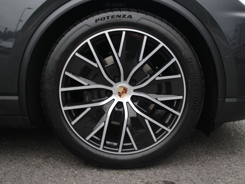 More views of Porsche Macan