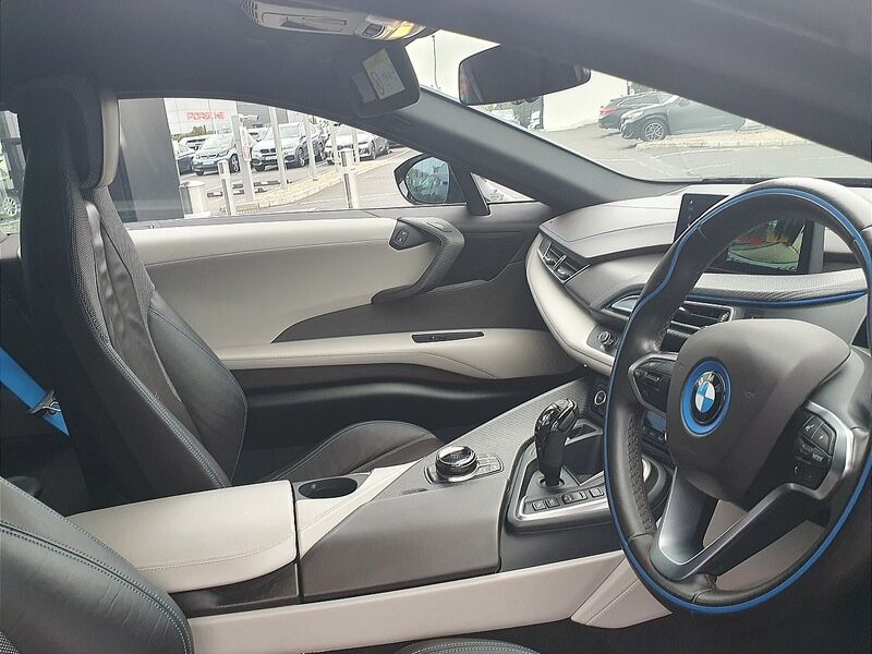 More views of BMW i8