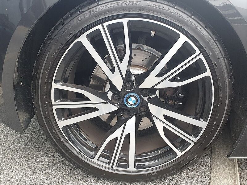 More views of BMW i8