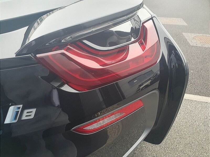 More views of BMW i8