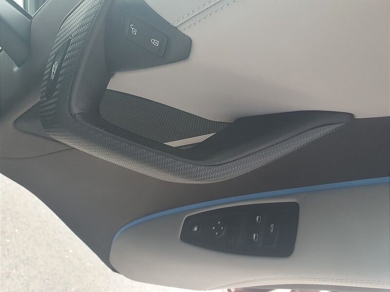 More views of BMW i8