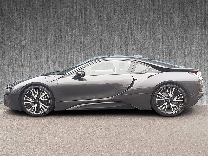 More views of BMW i8