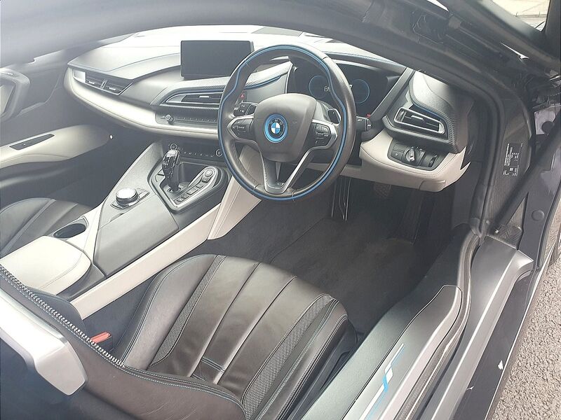 More views of BMW i8