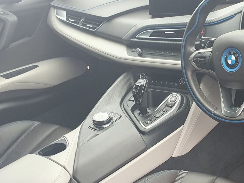 More views of BMW i8