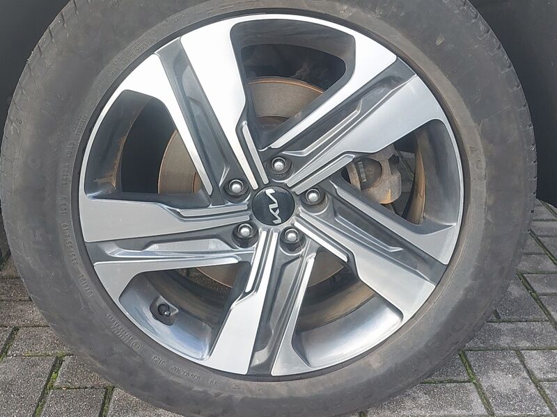 More views of Kia Sorento