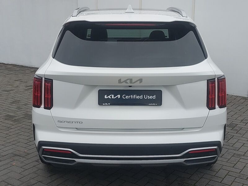 More views of Kia Sorento