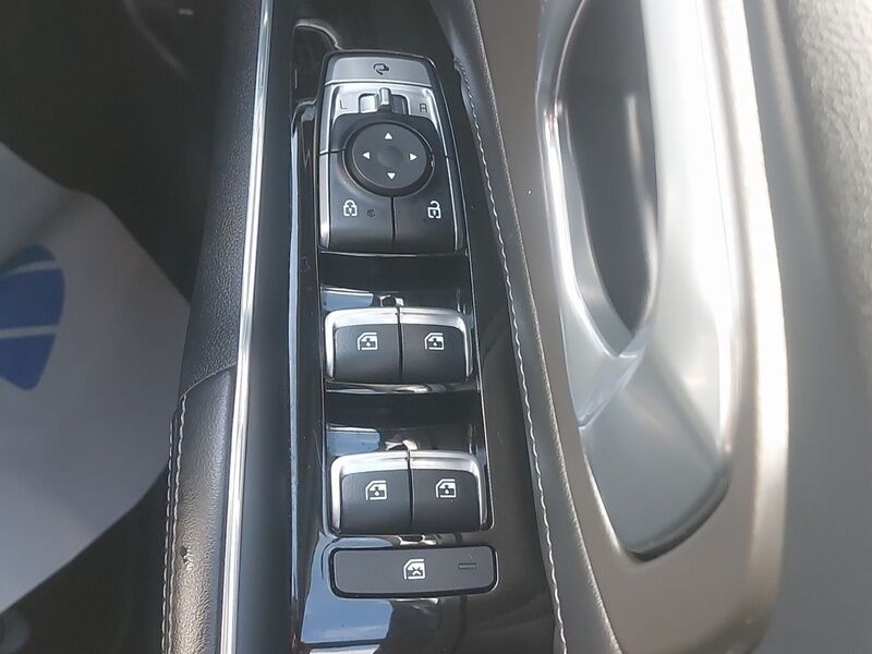 More views of Kia Sorento