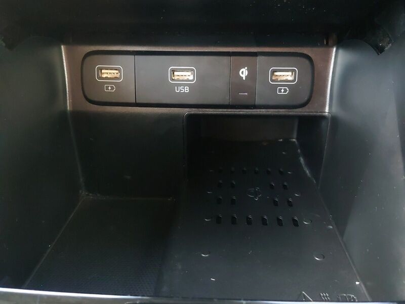 More views of Kia Sorento