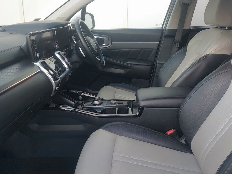 More views of Kia Sorento