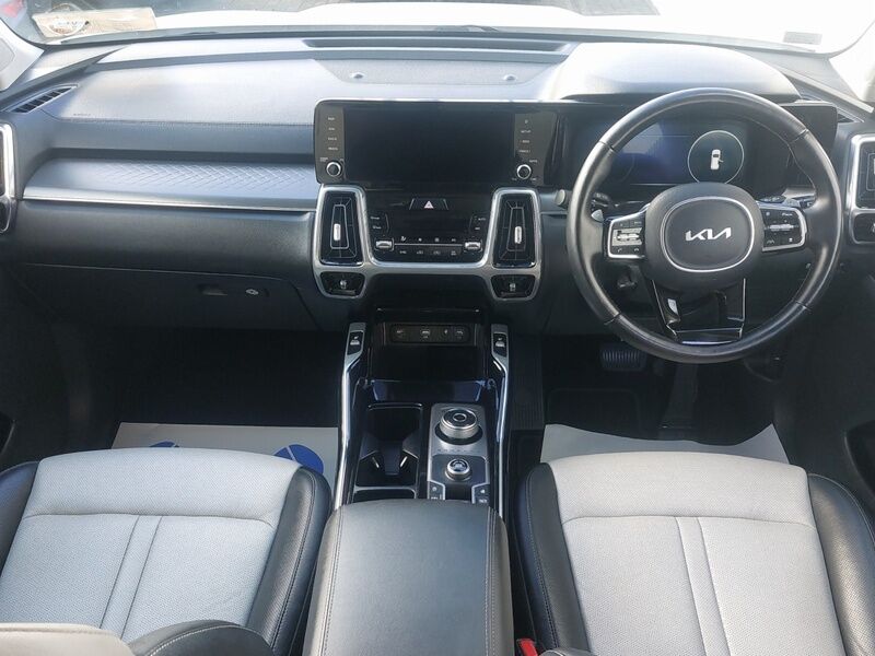 More views of Kia Sorento