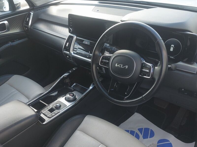 More views of Kia Sorento