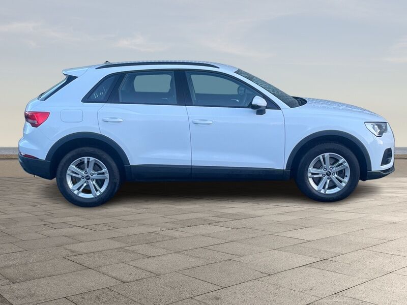 More views of Audi Q3