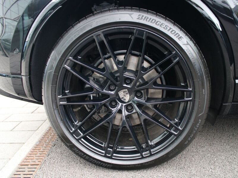 More views of Porsche Macan