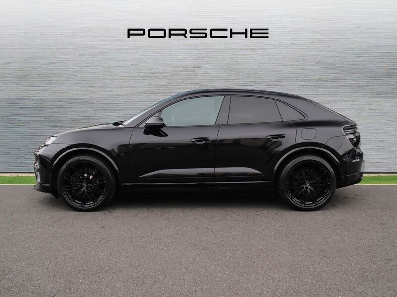 More views of Porsche Macan