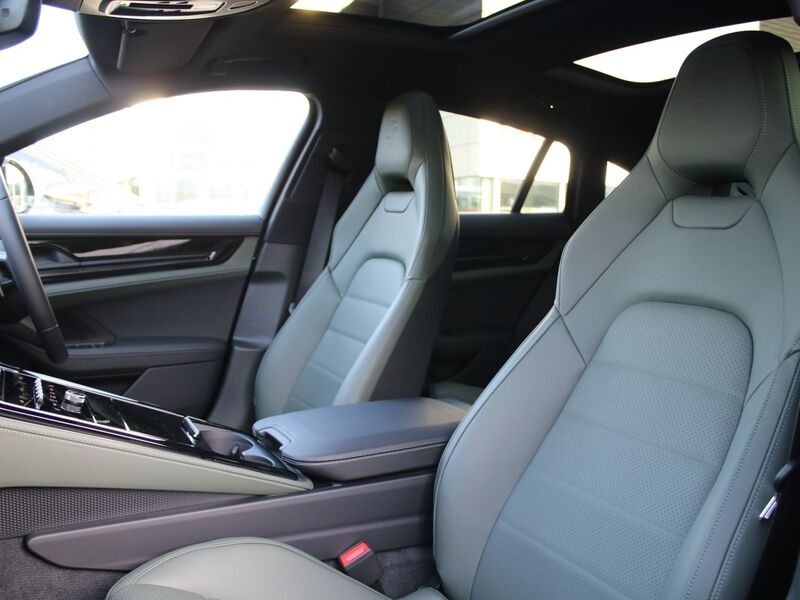 More views of Porsche Panamera